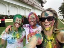 Ellyse Perry and Heather Knight asks suggestions for removing color from here after Holi