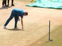 Potentially flattest out of four decks, ball won’t turn from Day 1: Smith