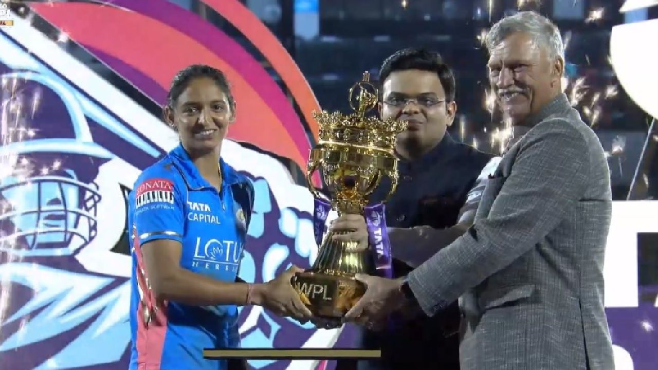 WPL 2023: मुंबई इंडियंस बनी चैंपियन, दिल्ली कैपिटल्स को हराकर विमेंस प्रीमियर लीग का खिताब जीता