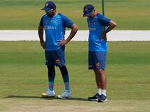 Virat Kohli, Rohit Sharma’s Epic Holi Dance Moves Along With Team India Steals Show | Watch Viral Video