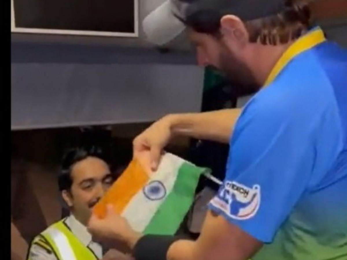 Legends League Cricket: Shahid Afridi Signs Indian Flag, Video Goes Viral | WATCH