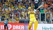MS Dhoni Six: धोनी का झन्नाटेदार सिक्स, 7 गेंदों पर ही मचा दिया धमाल