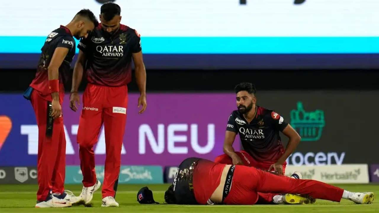 IPL, IPL 2023, RCB vs MI, Royal Challengers Bangalore, Mumbai Indians, Rohit Sharma, Suryakumar Yadav, Mohammed Siraj, Virat Kohli, Reece Topley, Reece Topley Injury, Reece Topley out of IPL, Reece Topley Shoulder Injury