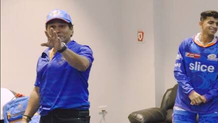 Sachin Tendulkar put a special medal on son Arjun’s chest, VIDEO Viral