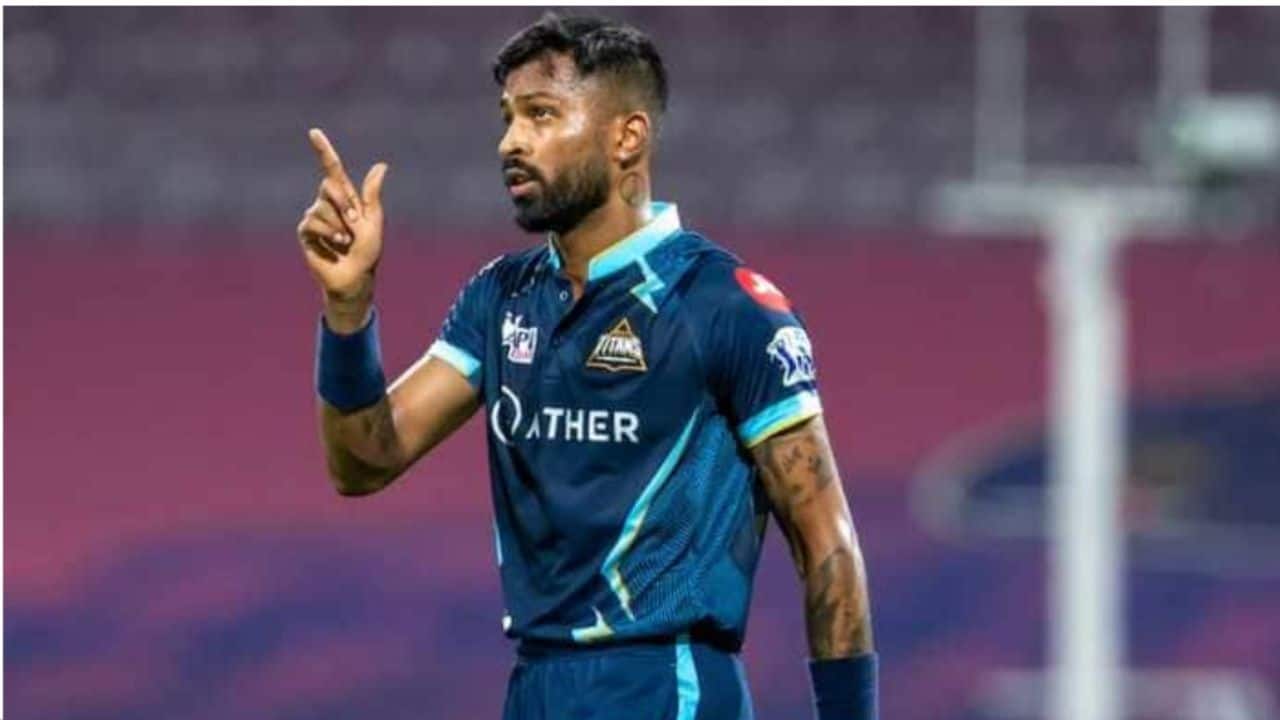Hardik pandya,Hardik pandyanews, Hardik pandya updates, Hardik pandya in gt vs mi, Hardik pandya captain gujarat titans, Hardik pandya back injury, Hardik pandya in ipl 2023, GT Coach Gives Worrying Update About Hardik Pandya, Reveals Why He Didn't Bowl Against MI, ipl 2023,
