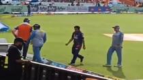 VIDEO:’Kohli Kohli’ chants the Hyderabad crowd in front of the Gautam Gambhir