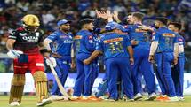 IPL 2023: आगे बढ़ने की हिमाकत से कोहली का पहले ही ओवर में हुआ खेल खत्म, देखें VIDEO