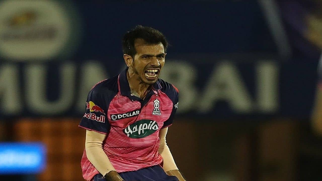 युजवेंद्र चहल बने IPL इतिहास में सबसे ज्यादा विकेट लेने वाले गेंदबाज, ब्रावो का रिकॉर्ड तोड़ा