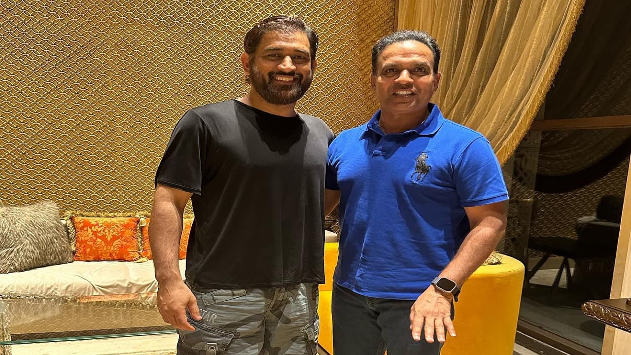 Sunil Joshi MS Dhoni