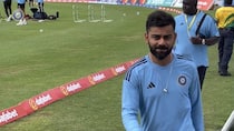 virat kohli receives friendship bracelet from a little fan
