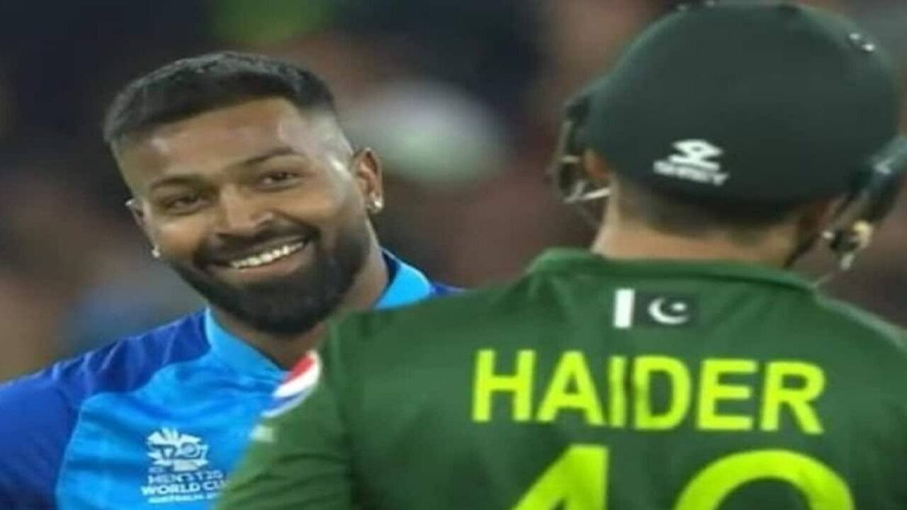 Kamran Akmal-Hardik Pandya-PAK vs IND