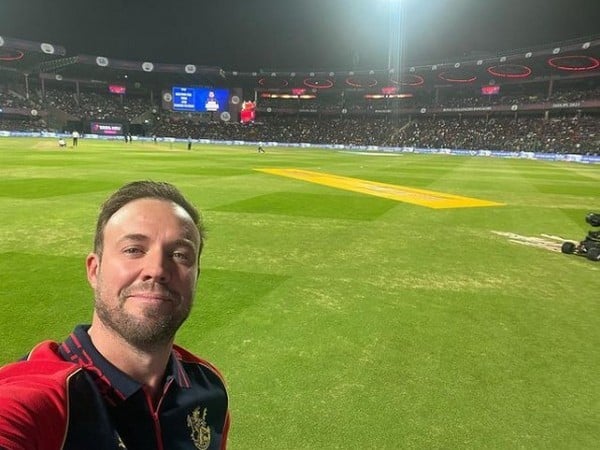 AB DE VILLIERS (photo source: AB de Villiers Twitter)