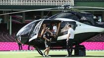 David Warner pulls off the unimaginable by landing a helicopter during a BBL match in the midst of SCG