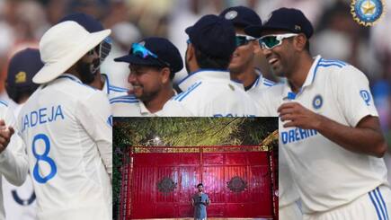 Ravindra jadeja reached MS Dhoni farm house in ranchi as a fan