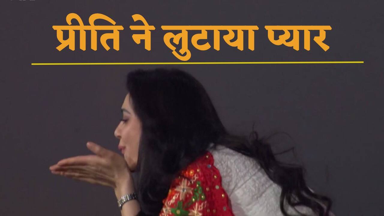 Preity Zinta giving flying kisses after pbks beat dc