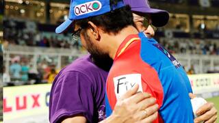 shahrukh khan and sourav ganguly hugged and enjoyed after kkr beat dc at eden gardens