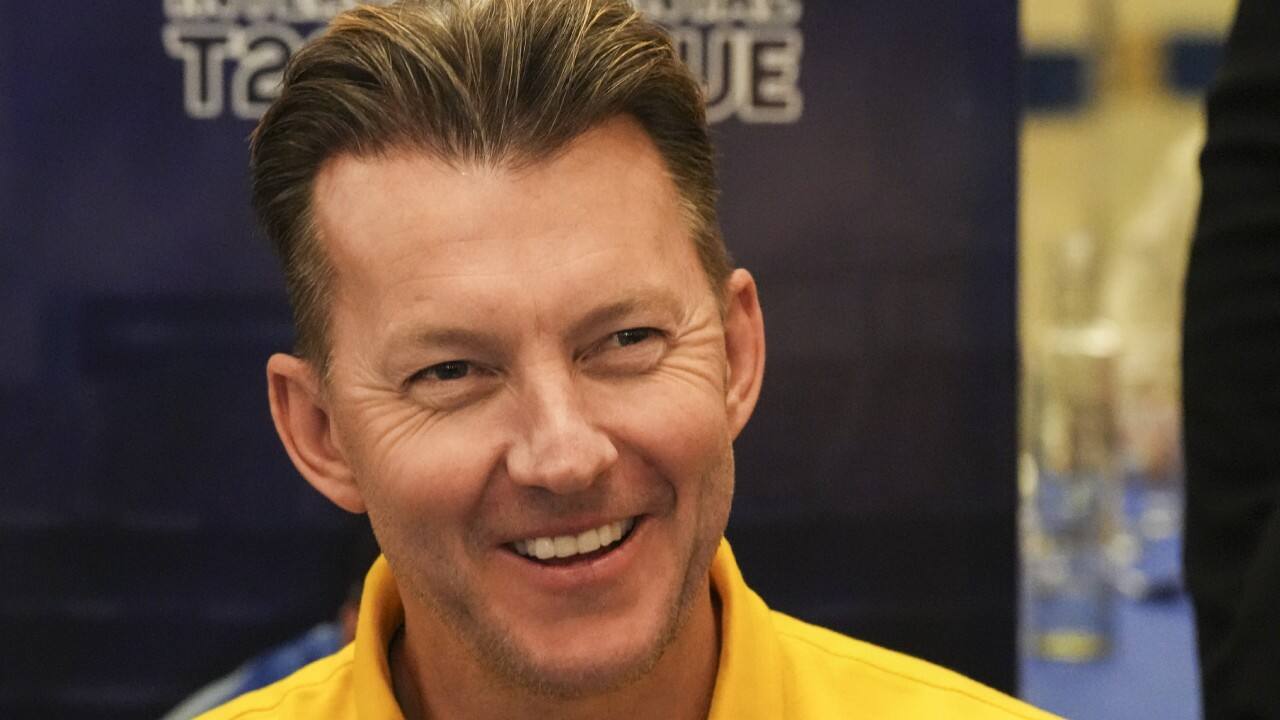 Brett lee says no one but only jasprit bumrah bowls yorker