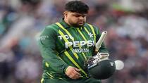 Pakistani fans got angry after seeing Azam Khan eating burger during T20 WC