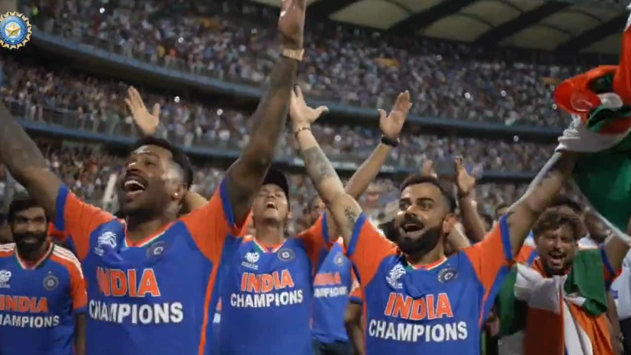 Virat Kohli and Hardik Pandya Singing Vande Matram