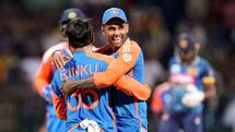 Virat Kohli and Rohit Sharma share Wholesome Moment with a Little Kid- Autograph and Photos