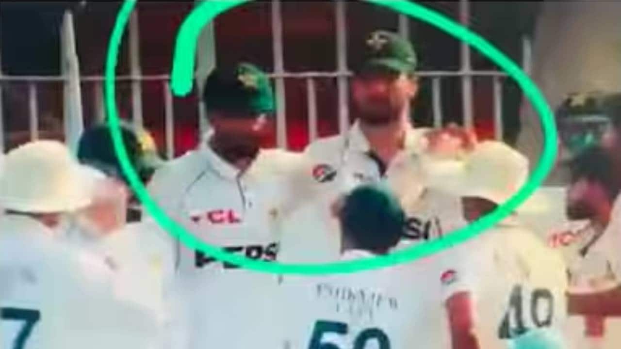 Afridi taking Shan's hand off his shoulder