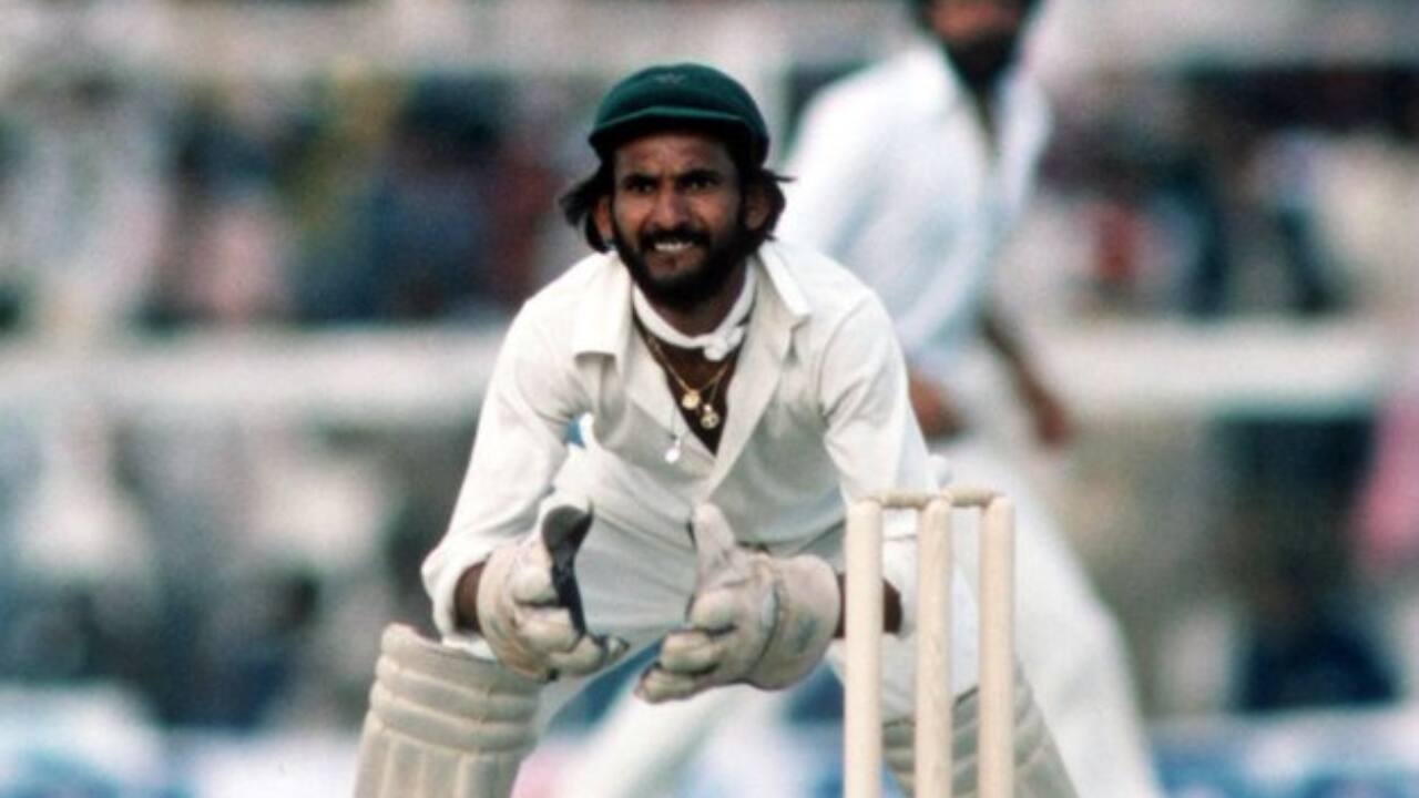 Arif wicketkeeping for Pakistan during a Test match