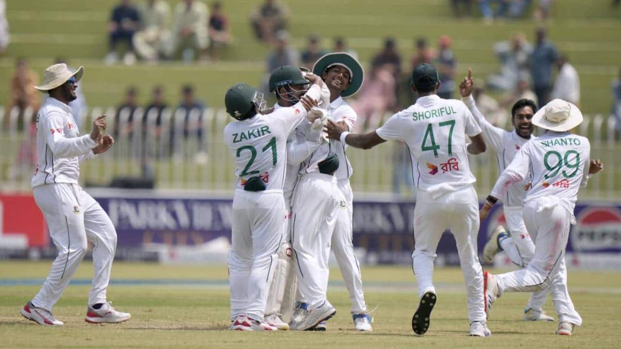 Bangladesh team celebrating a wicket against Pakistan