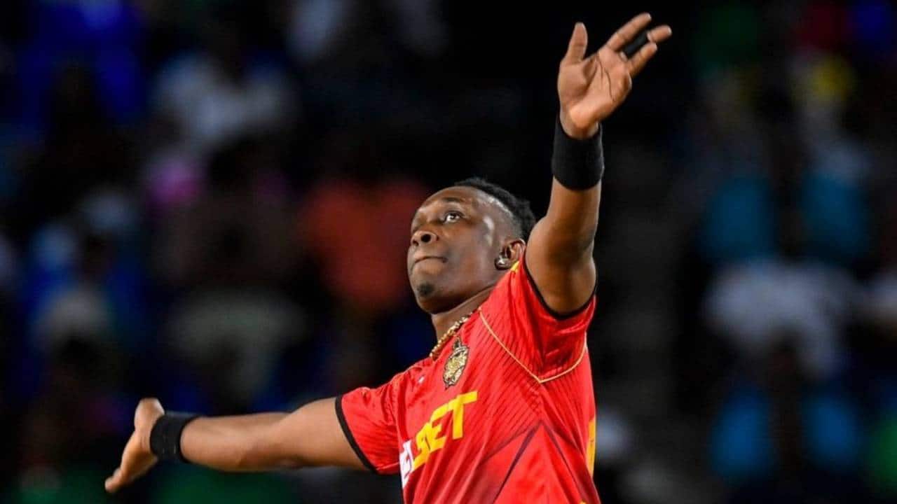 Dwayne Bravo bowling for the Trinbago Knight Riders in CPL
