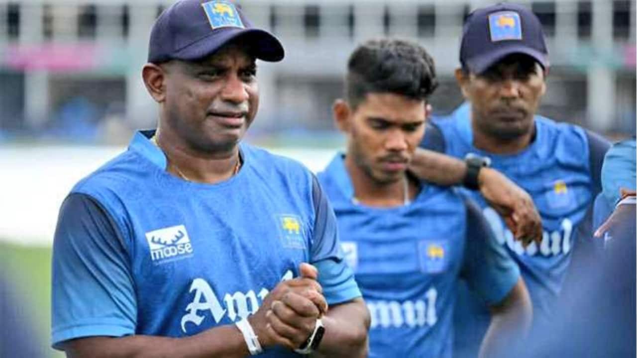 Jayasuiya coaching the Sri Lankan team