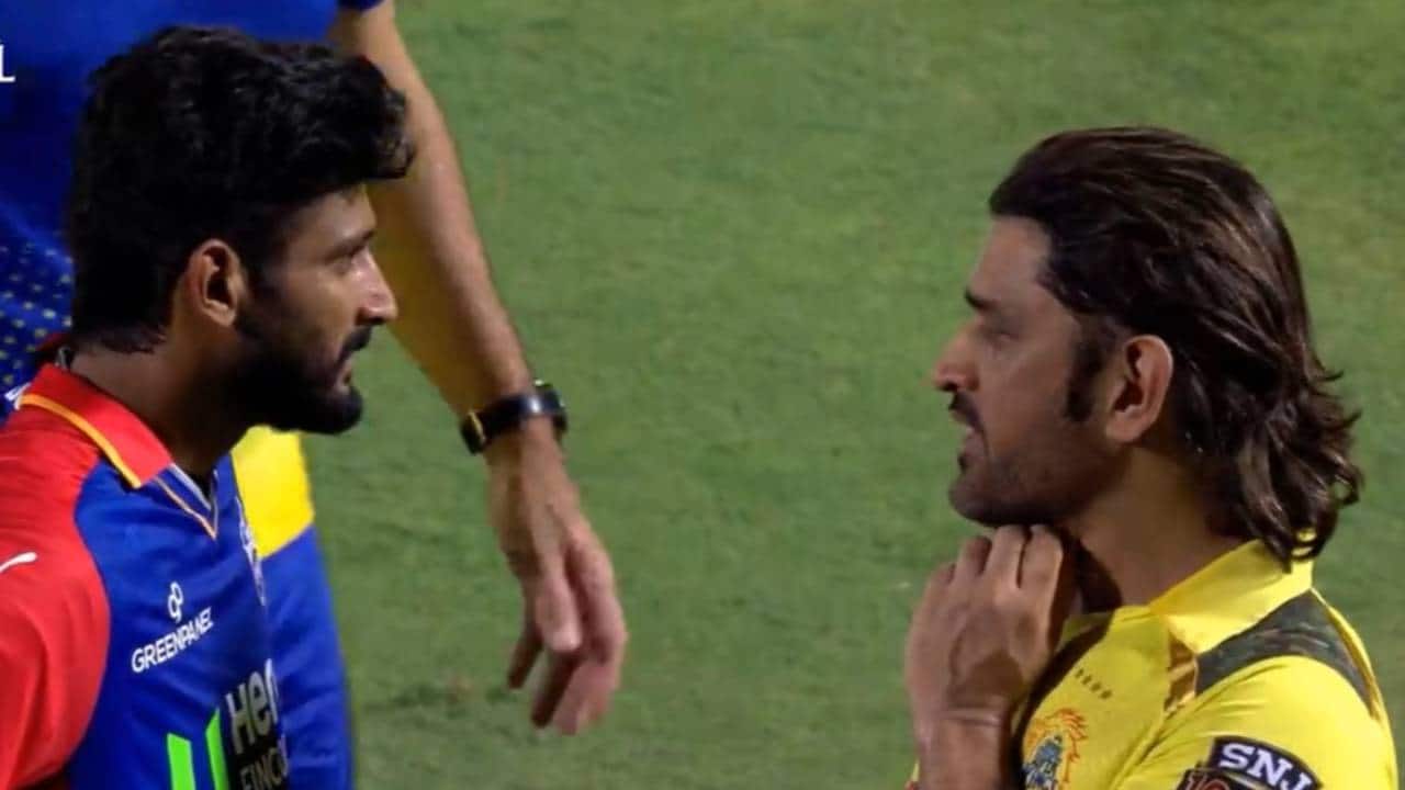 Khaleel interacting with Dhoni