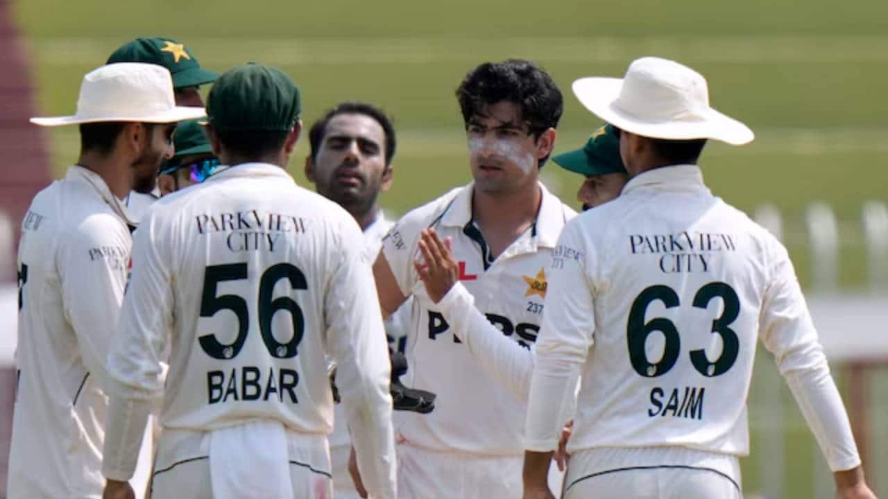 Pakistan team playing against Bangladesh