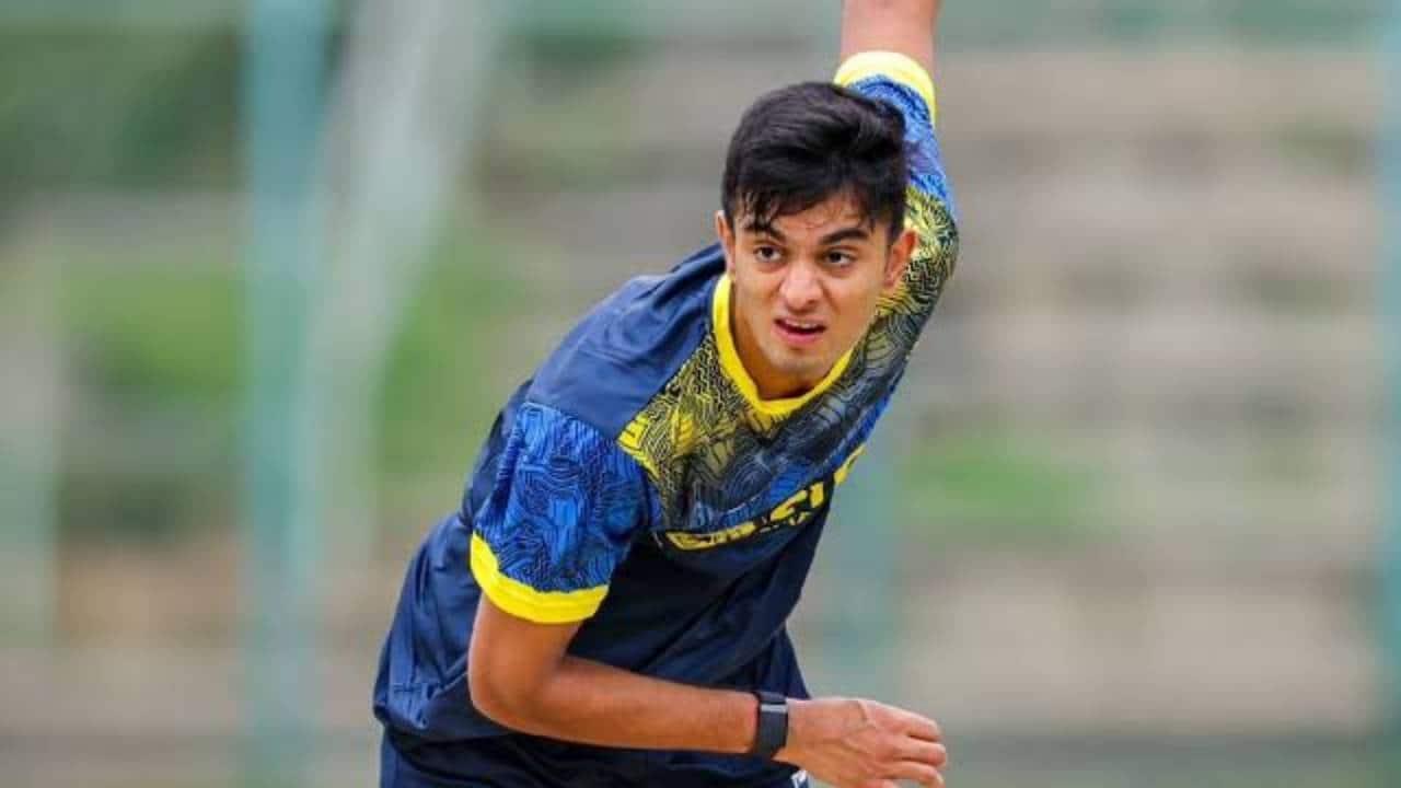 Samit Dravid showing his bowling skills