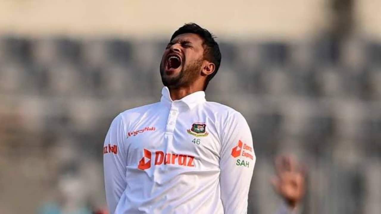 Shakib bowling for Bangladesh