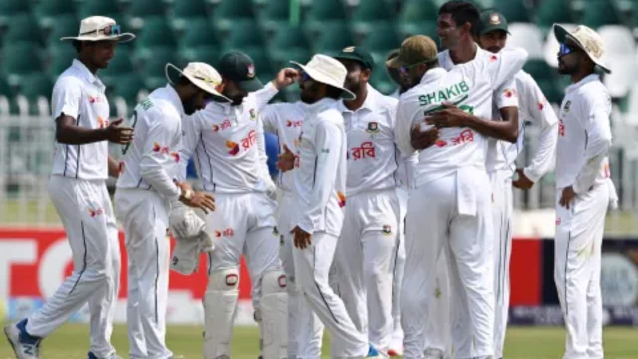 Bangladesh Team during a Test match
