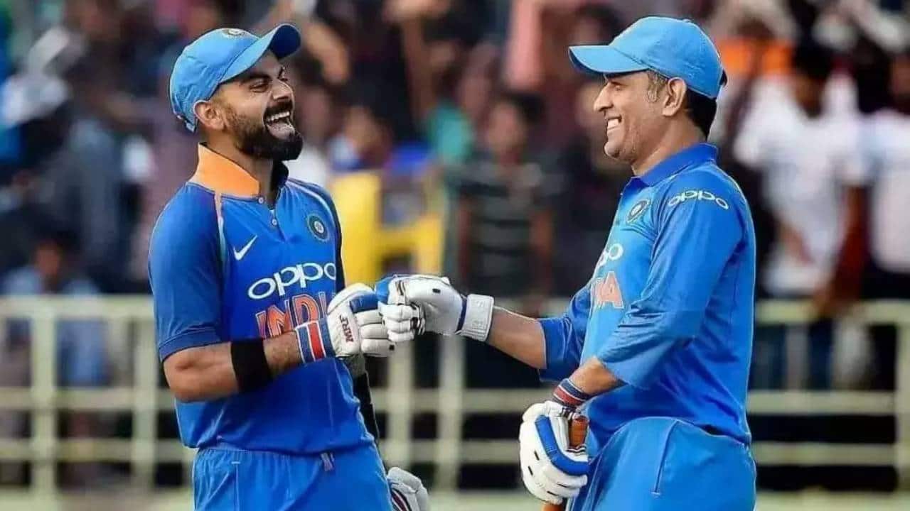 Kohli and Dhoni batting for India