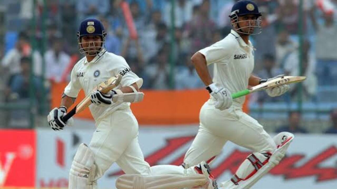 Dravid and Tendulkar batting against Bangladesh