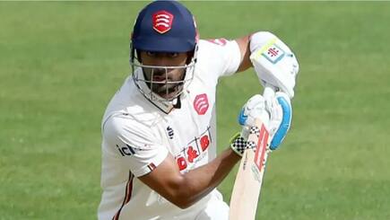 English Player Caught Cheating! Used ‘Oversized Bat’, 12-Point Penalty for the whole team