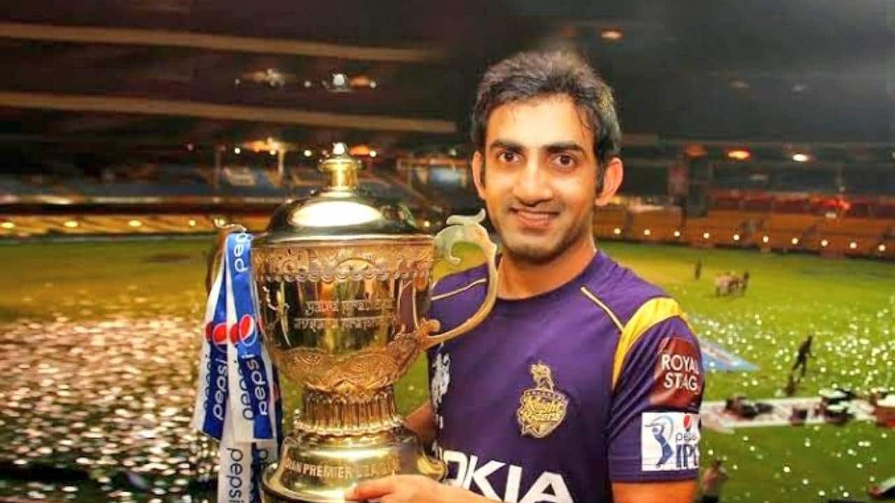 Gambhir holding the IPL title