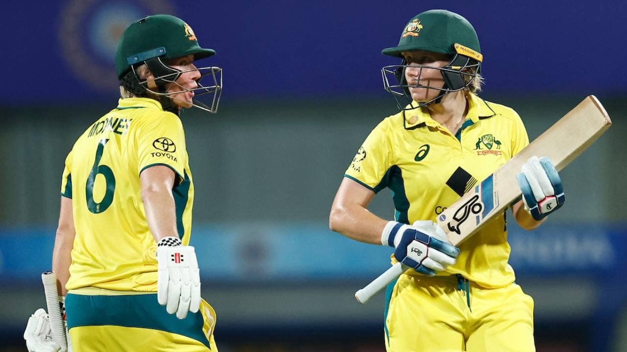 Alyssa Healy and Beth Mooney