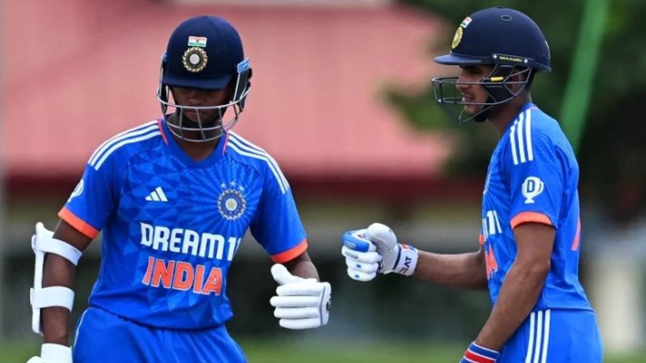 Jaiswal and Gill batting against West Indies