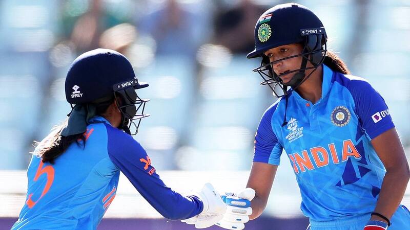 Harmanpreet and Jemimah batting during a T20I