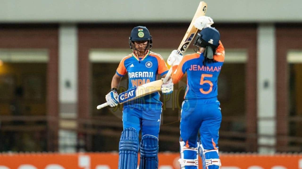 Harmanpreet Kaur and Jemimah Rodrigues