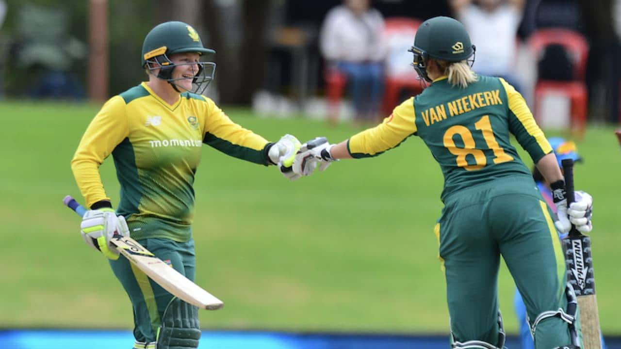 Lizelle Lee and Dane Van Niekerk