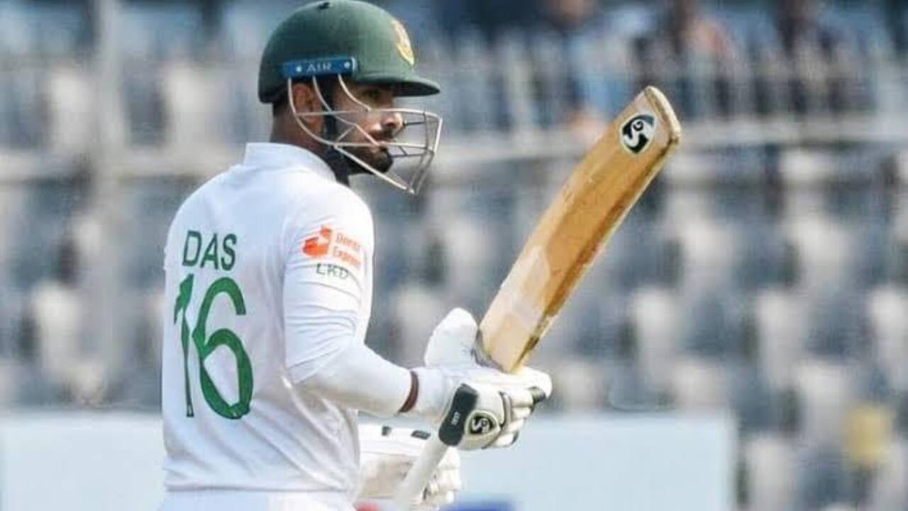 Das batting during a Test match
