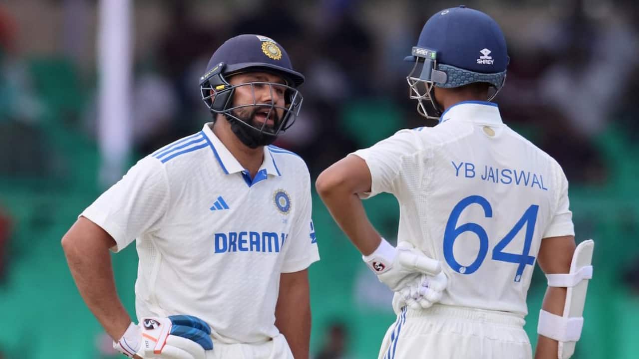 Jaiswal and Rohit batting during the Test match