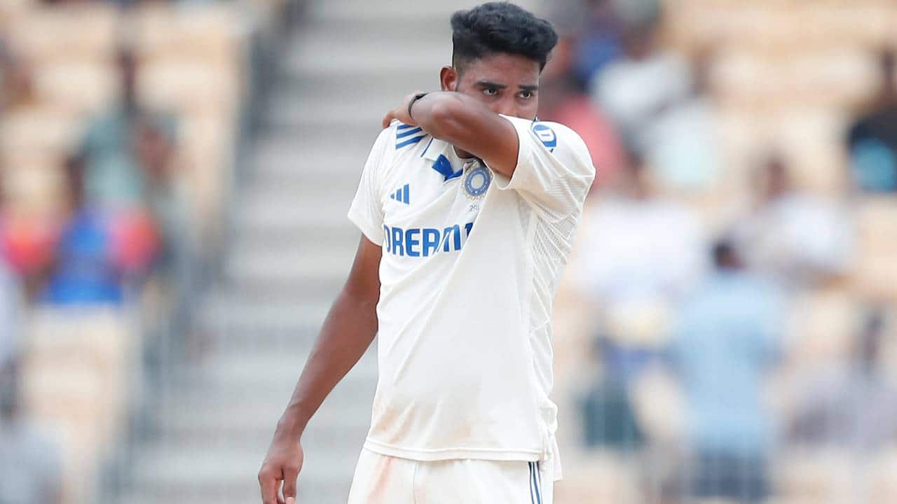 Siraj bowling against Bangladesh