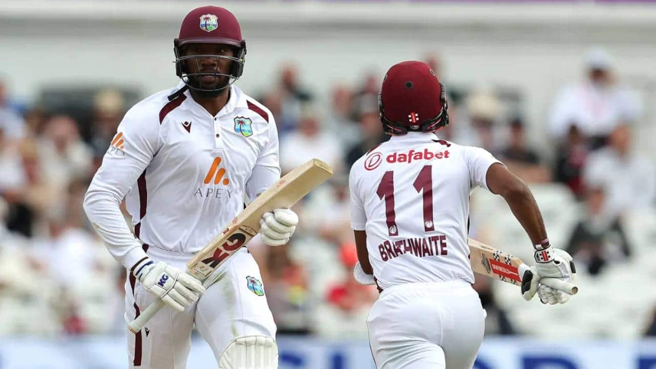 Braithwaite and Lewis batting during a Test match