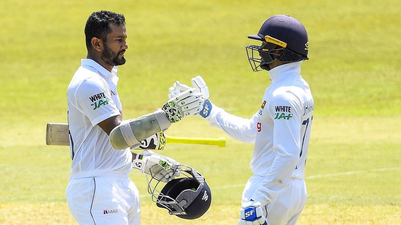 Fernando and Karunaratne batting during a Test match