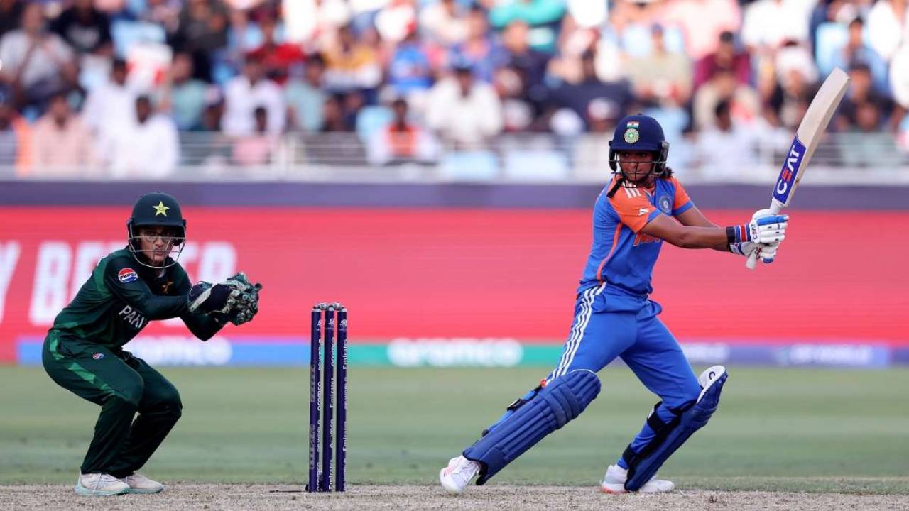 Harmanpreet batting against Pakistan