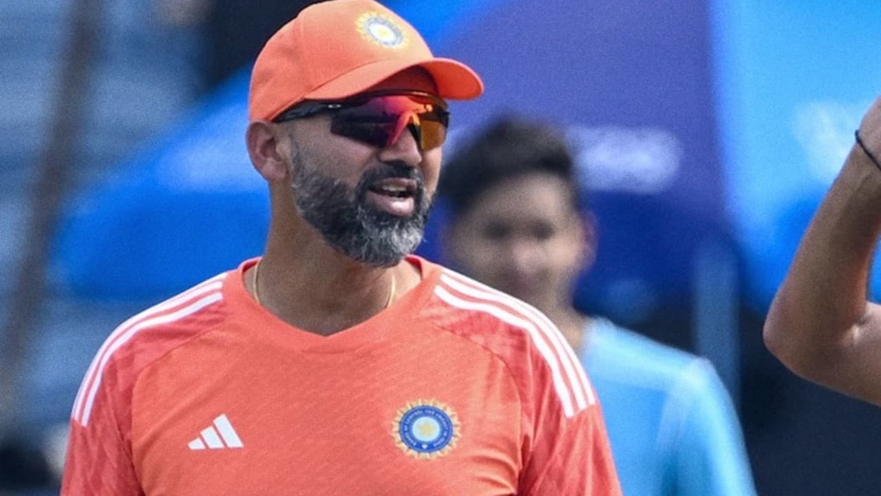 Mhambrey coaching the Indian team